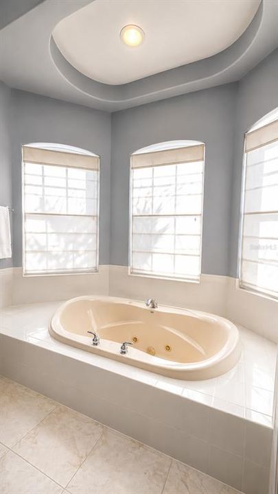 For Rent: $3,200 (5 beds, 4 baths, 3438 Square Feet)