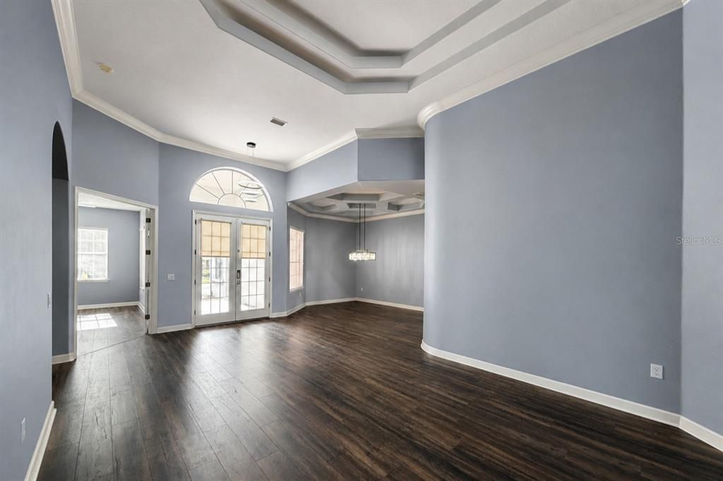 For Rent: $3,200 (5 beds, 4 baths, 3438 Square Feet)