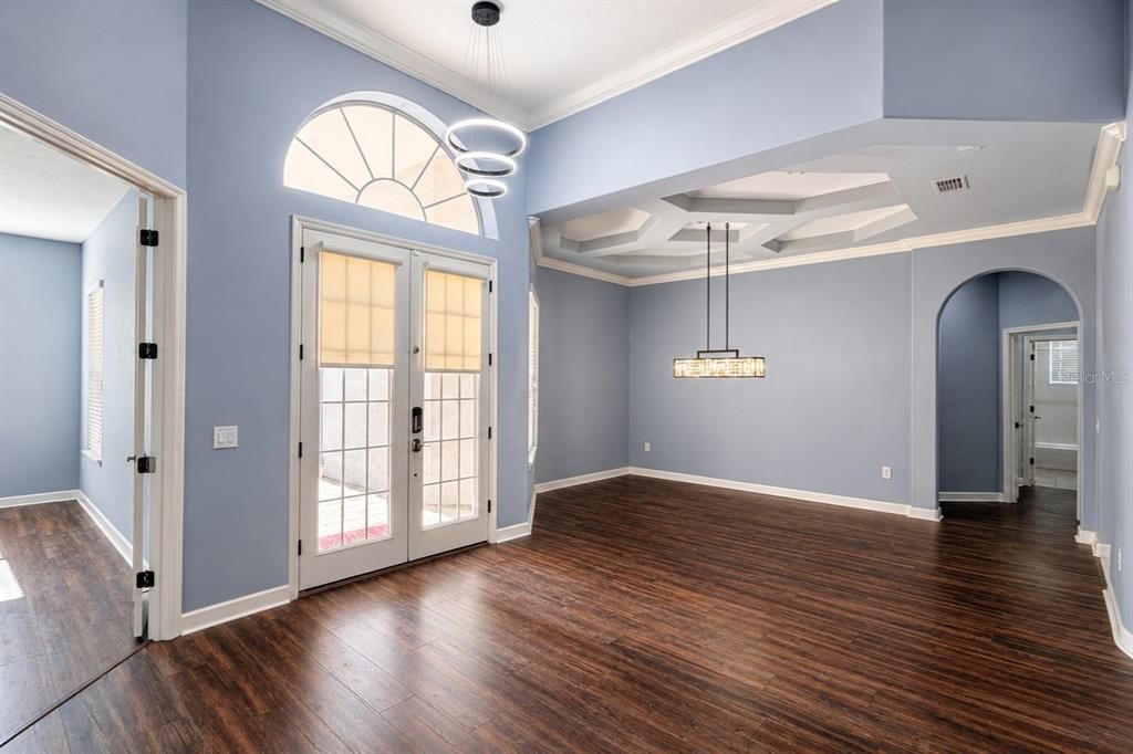 For Rent: $3,200 (5 beds, 4 baths, 3438 Square Feet)