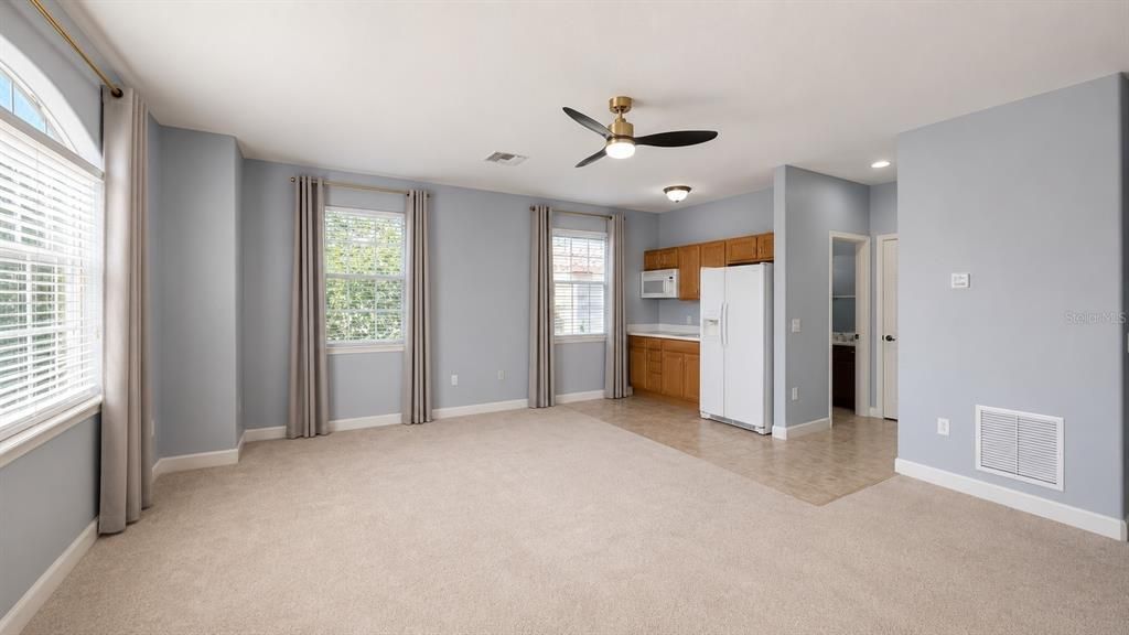 For Rent: $3,200 (5 beds, 4 baths, 3438 Square Feet)