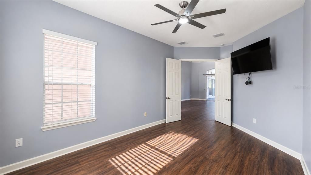 For Rent: $3,200 (5 beds, 4 baths, 3438 Square Feet)