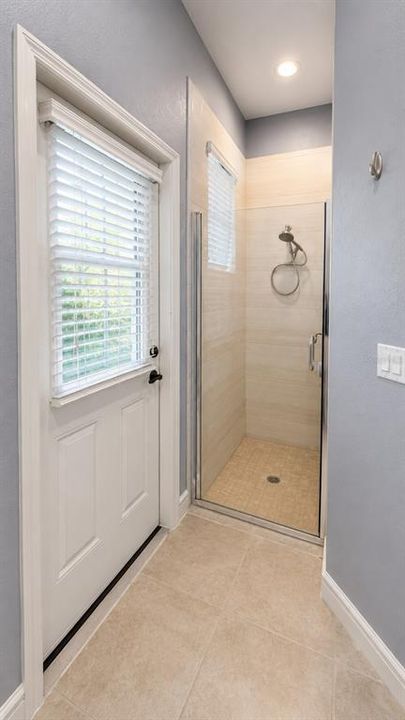 For Rent: $3,200 (5 beds, 4 baths, 3438 Square Feet)