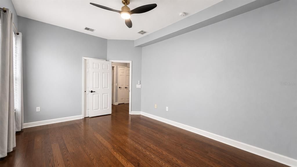 For Rent: $3,200 (5 beds, 4 baths, 3438 Square Feet)