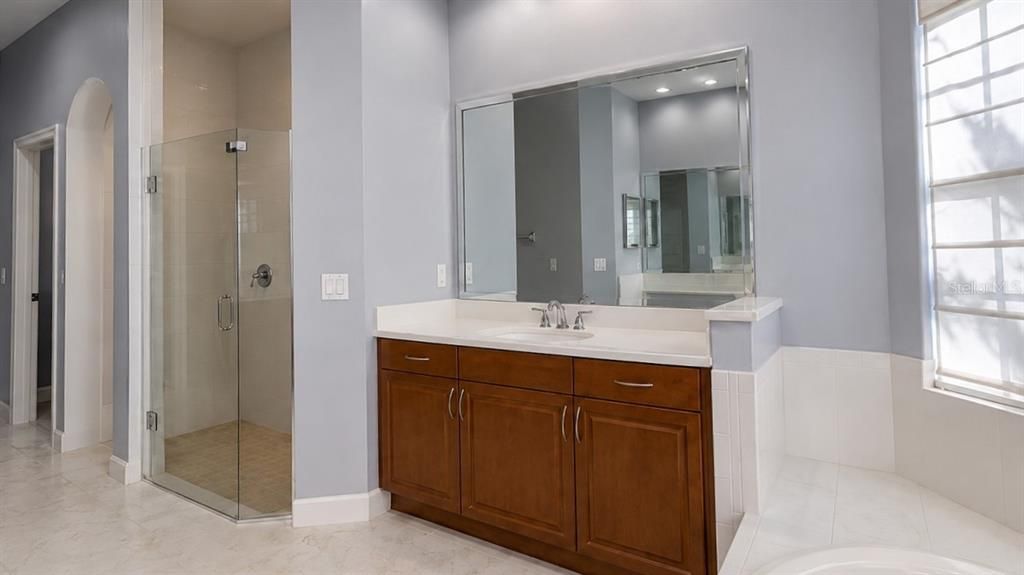 For Rent: $3,200 (5 beds, 4 baths, 3438 Square Feet)