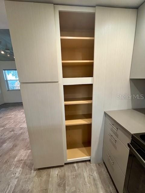 Под контрактом: $1,800 (2 спален, 2 ванн, 900 Квадратных фут)