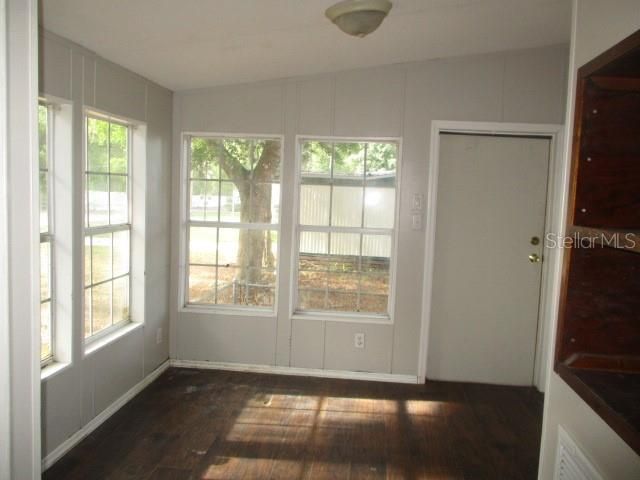 For Sale: $121,000 (3 beds, 2 baths, 1352 Square Feet)