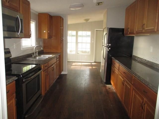 For Sale: $121,000 (3 beds, 2 baths, 1352 Square Feet)