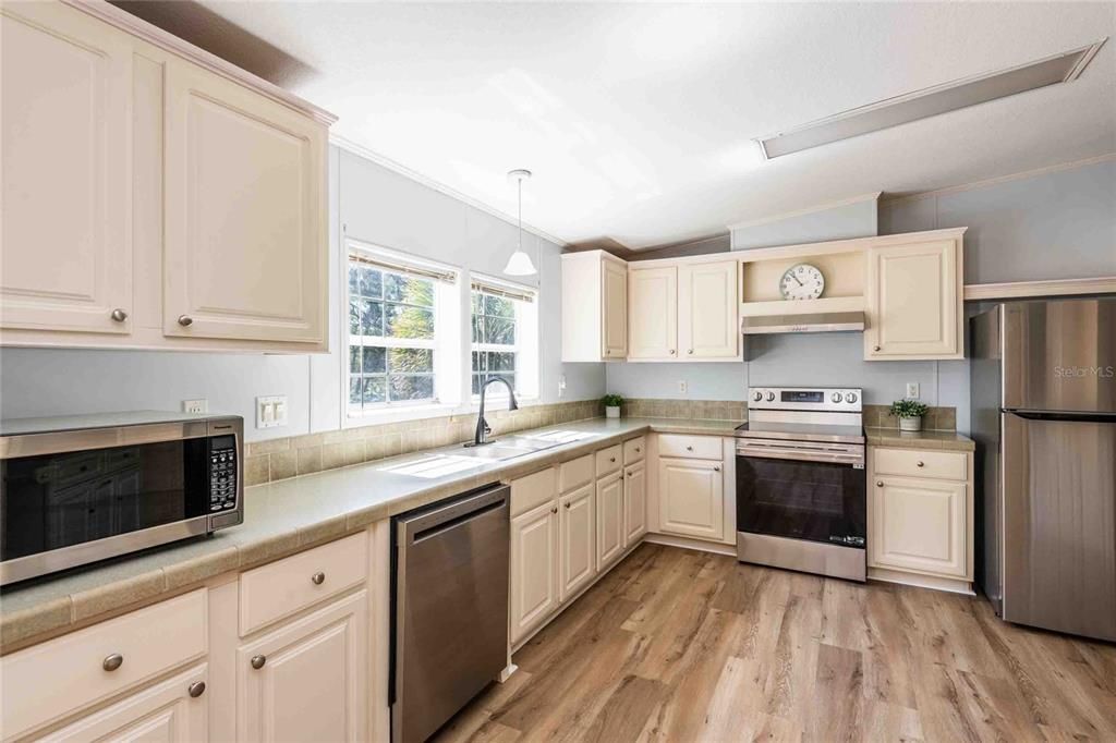 En Venta: $400,000 (4 camas, 3 baños, 2356 Pies cuadrados)