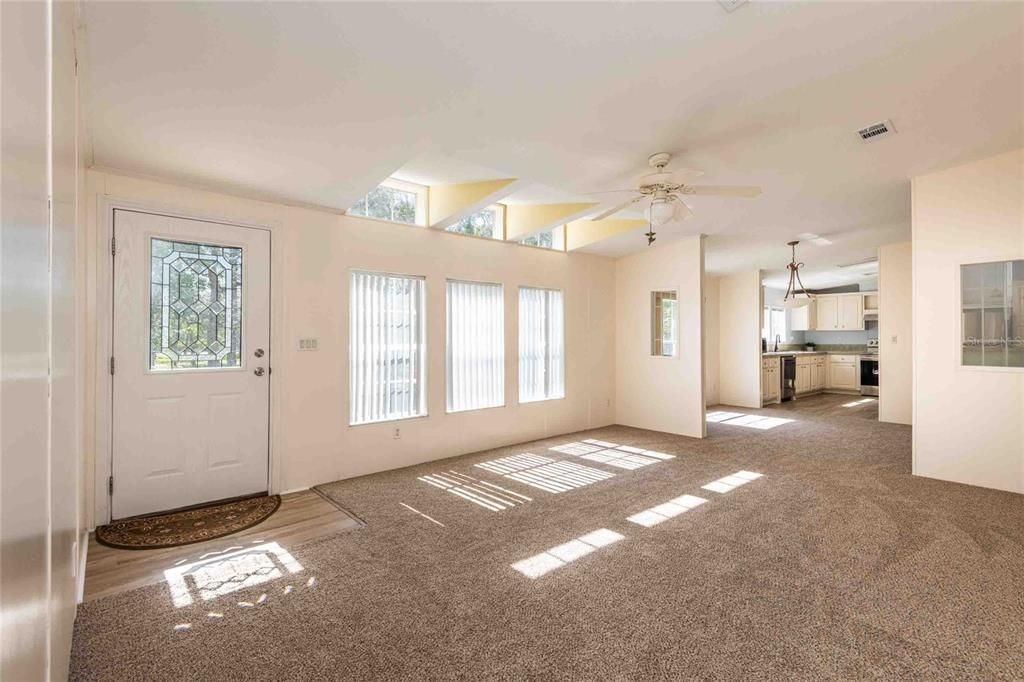 En Venta: $400,000 (4 camas, 3 baños, 2356 Pies cuadrados)
