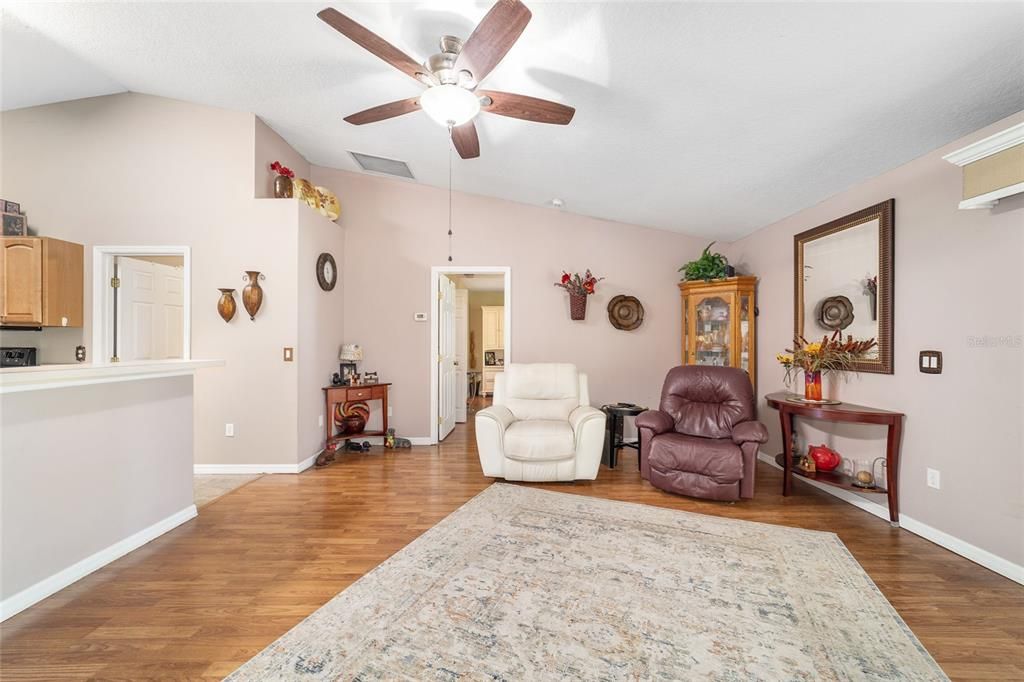 For Sale: $279,900 (3 beds, 2 baths, 1624 Square Feet)