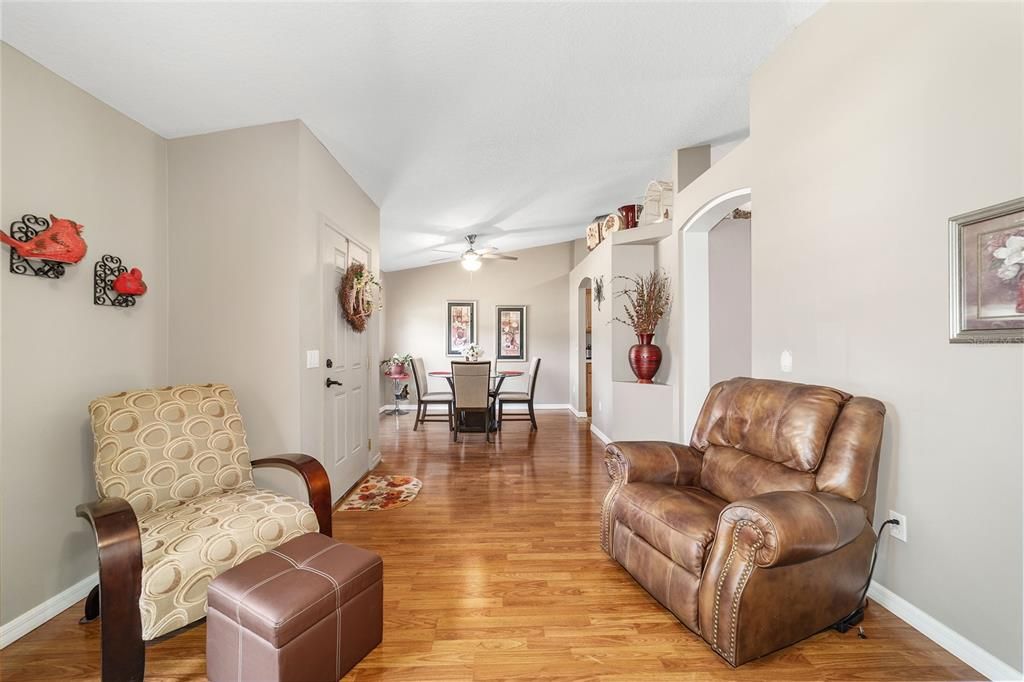 For Sale: $279,900 (3 beds, 2 baths, 1624 Square Feet)