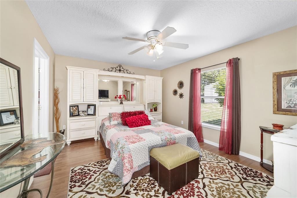 For Sale: $279,900 (3 beds, 2 baths, 1624 Square Feet)