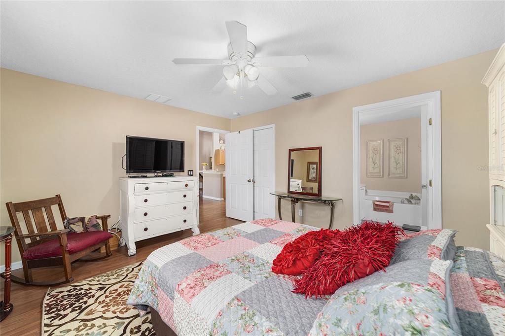 For Sale: $279,900 (3 beds, 2 baths, 1624 Square Feet)