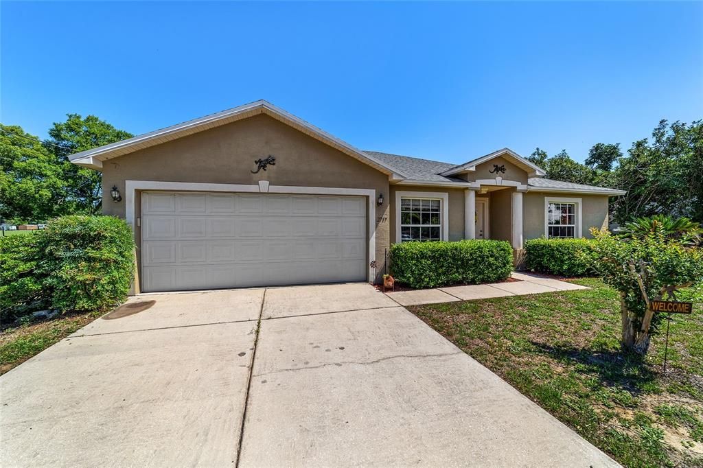 For Sale: $279,900 (3 beds, 2 baths, 1624 Square Feet)