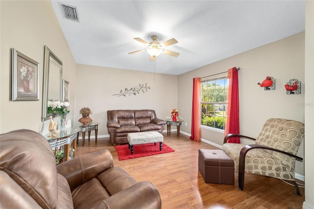 For Sale: $279,900 (3 beds, 2 baths, 1624 Square Feet)