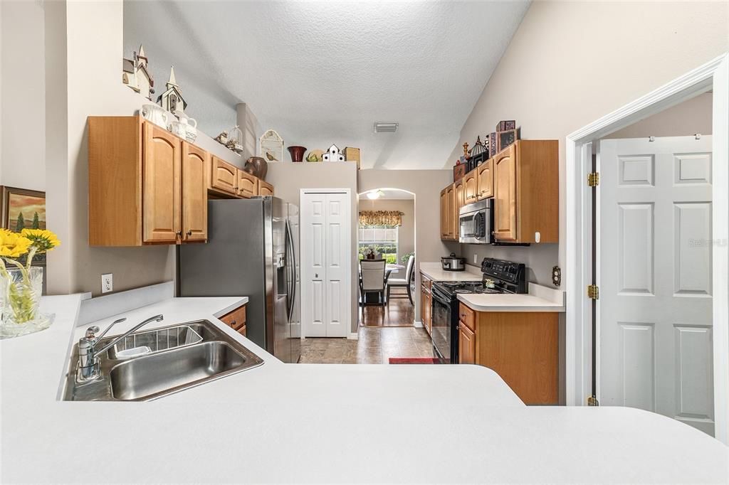 For Sale: $279,900 (3 beds, 2 baths, 1624 Square Feet)