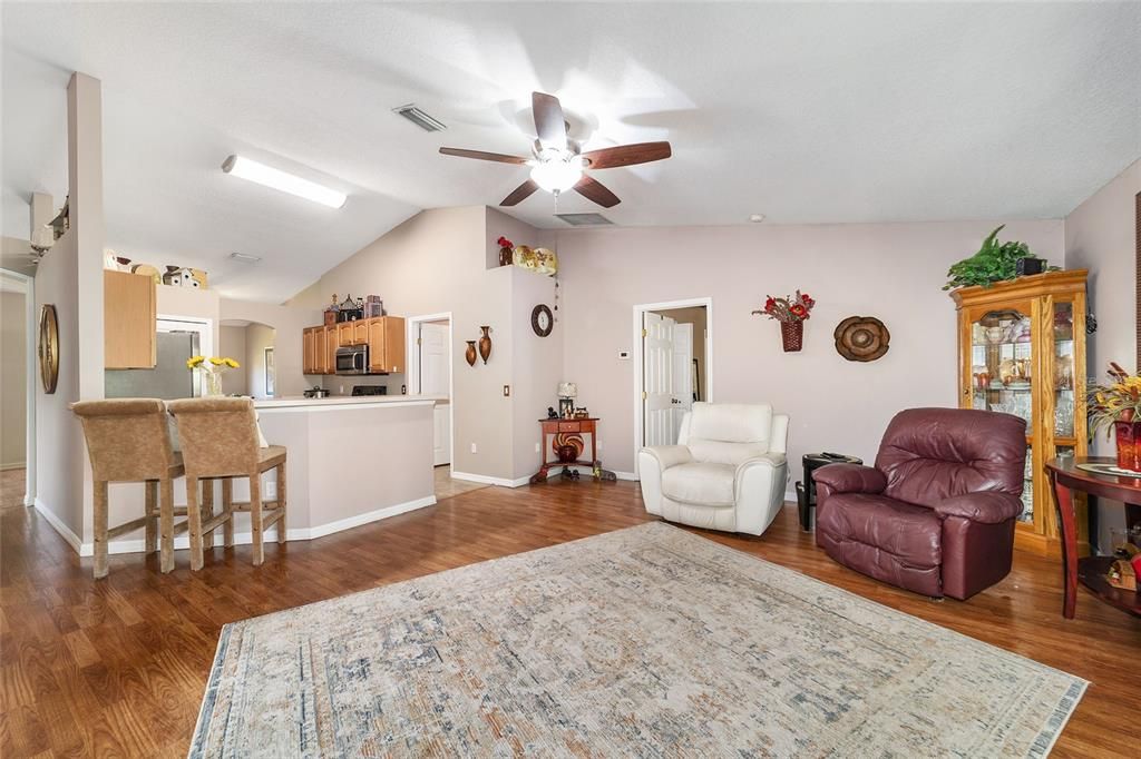For Sale: $279,900 (3 beds, 2 baths, 1624 Square Feet)