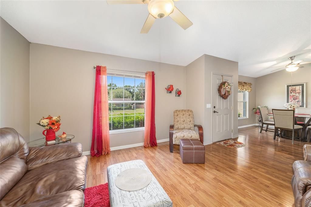 For Sale: $279,900 (3 beds, 2 baths, 1624 Square Feet)