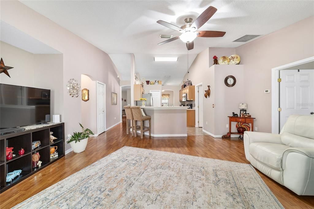 For Sale: $279,900 (3 beds, 2 baths, 1624 Square Feet)