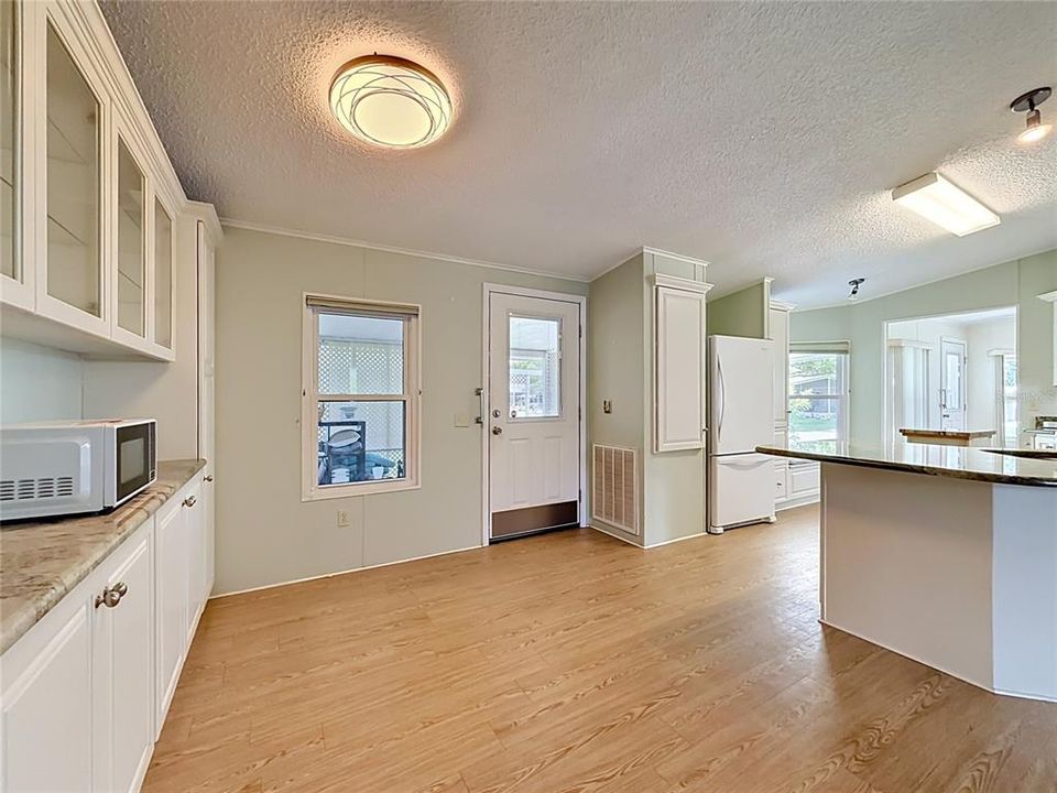 For Sale: $209,900 (2 beds, 2 baths, 1354 Square Feet)