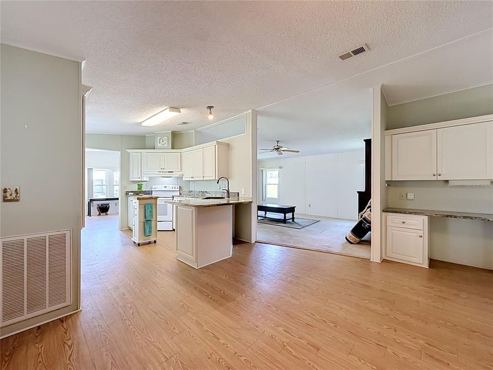 For Sale: $209,900 (2 beds, 2 baths, 1354 Square Feet)