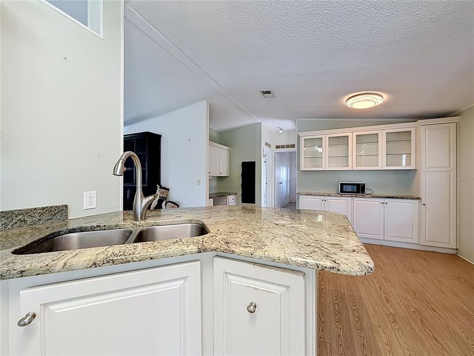 For Sale: $209,900 (2 beds, 2 baths, 1354 Square Feet)