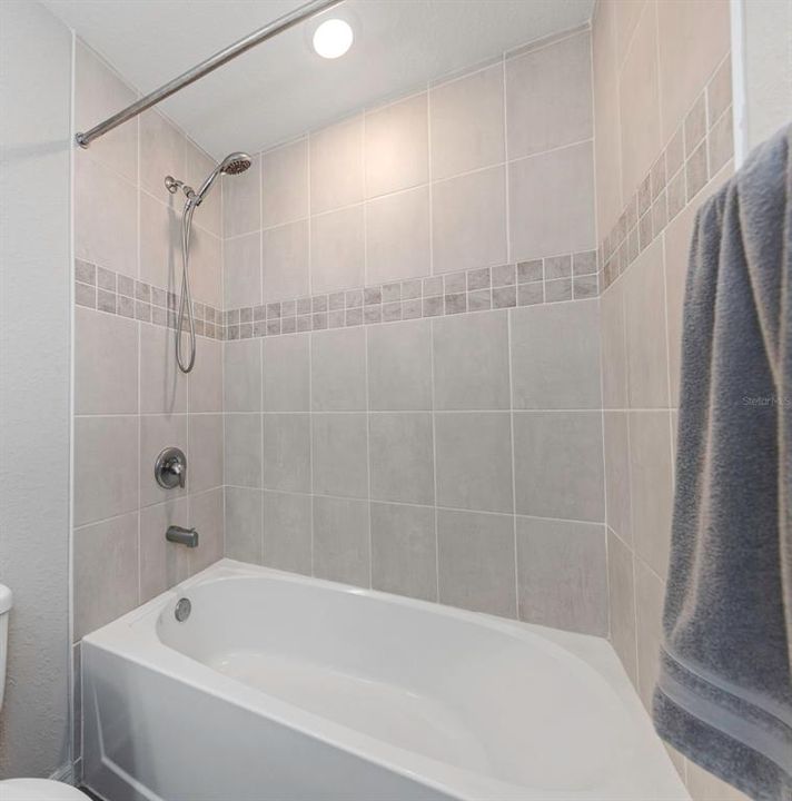 На продажу: $332,900 (3 спален, 2 ванн, 1417 Квадратных фут)