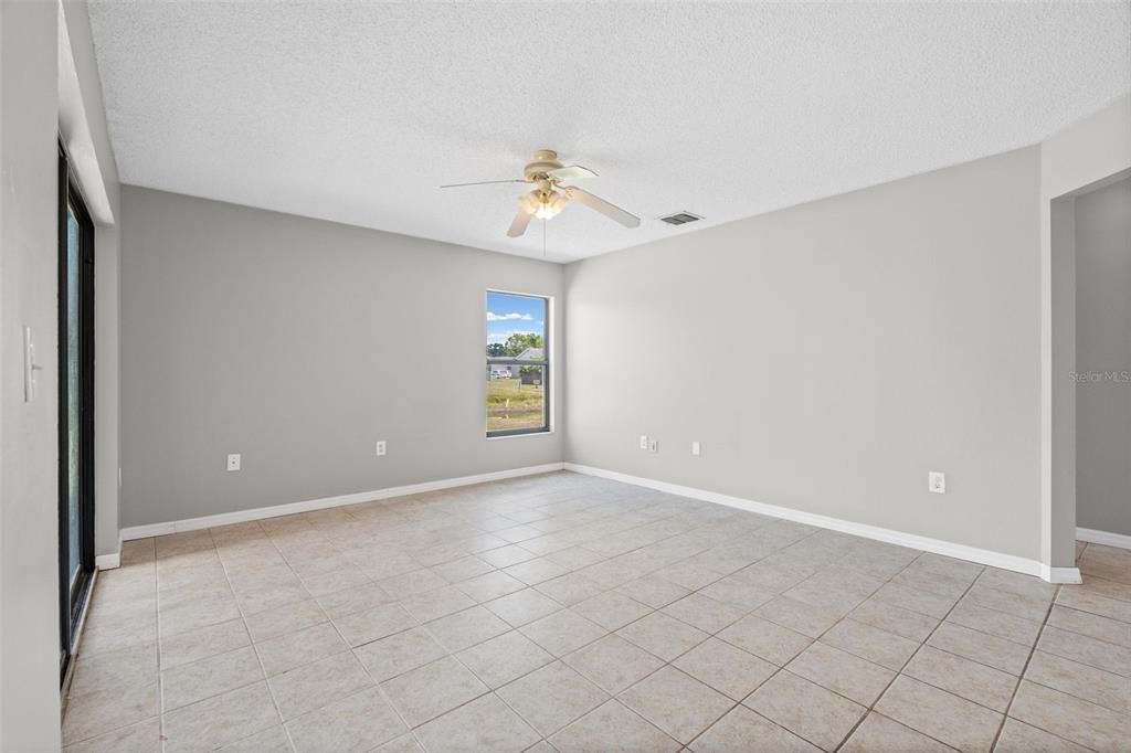 Activo con contrato: $389,000 (3 camas, 2 baños, 1408 Pies cuadrados)