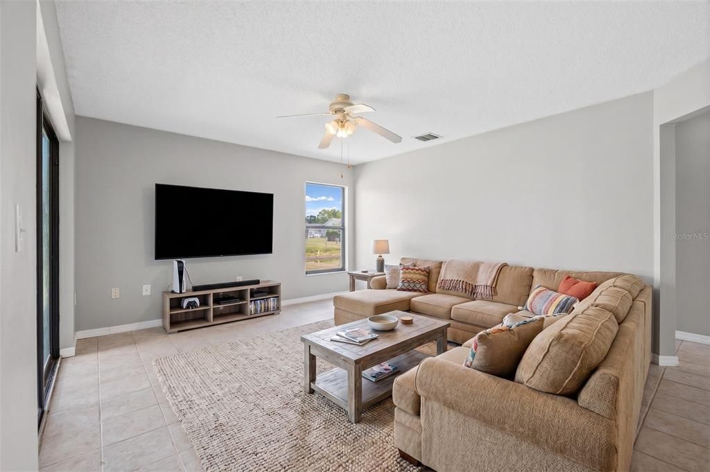 Activo con contrato: $389,000 (3 camas, 2 baños, 1408 Pies cuadrados)