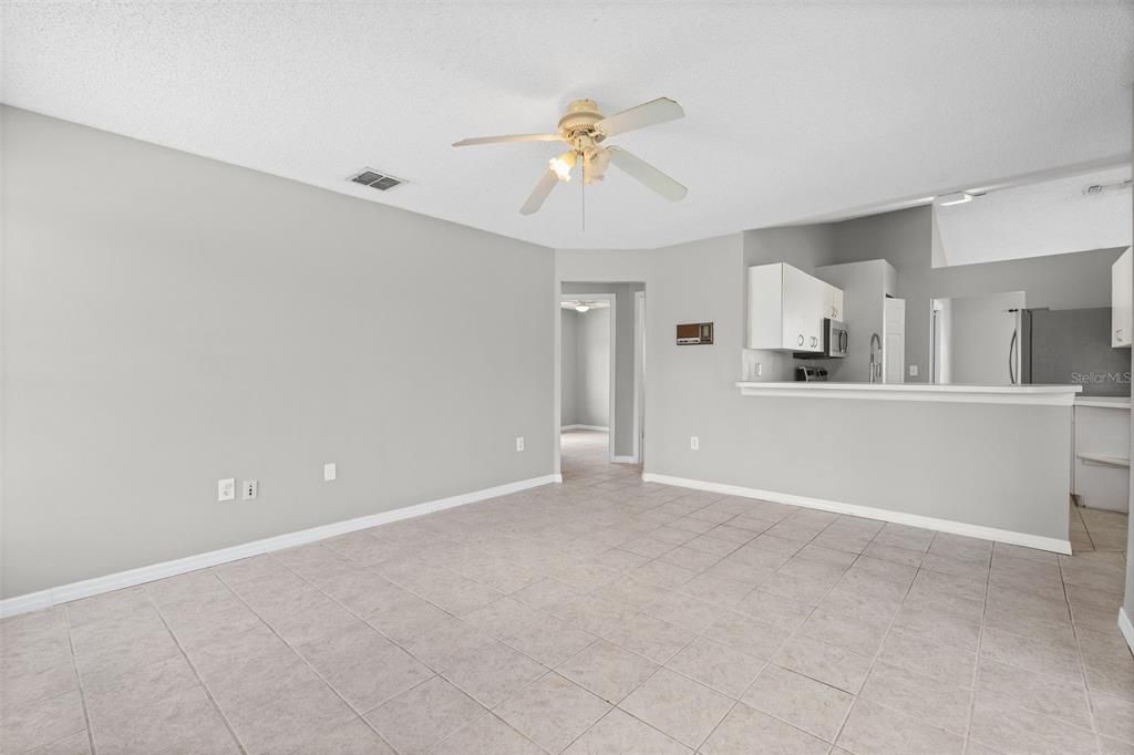 Activo con contrato: $389,000 (3 camas, 2 baños, 1408 Pies cuadrados)