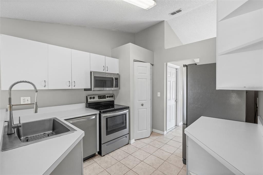Activo con contrato: $389,000 (3 camas, 2 baños, 1408 Pies cuadrados)