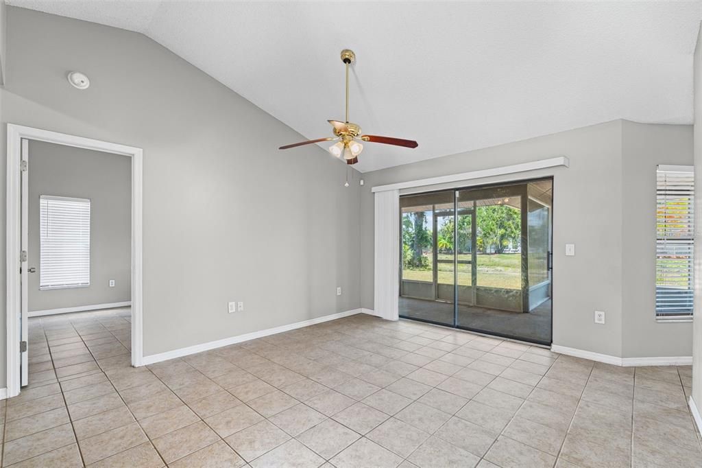 Activo con contrato: $389,000 (3 camas, 2 baños, 1408 Pies cuadrados)