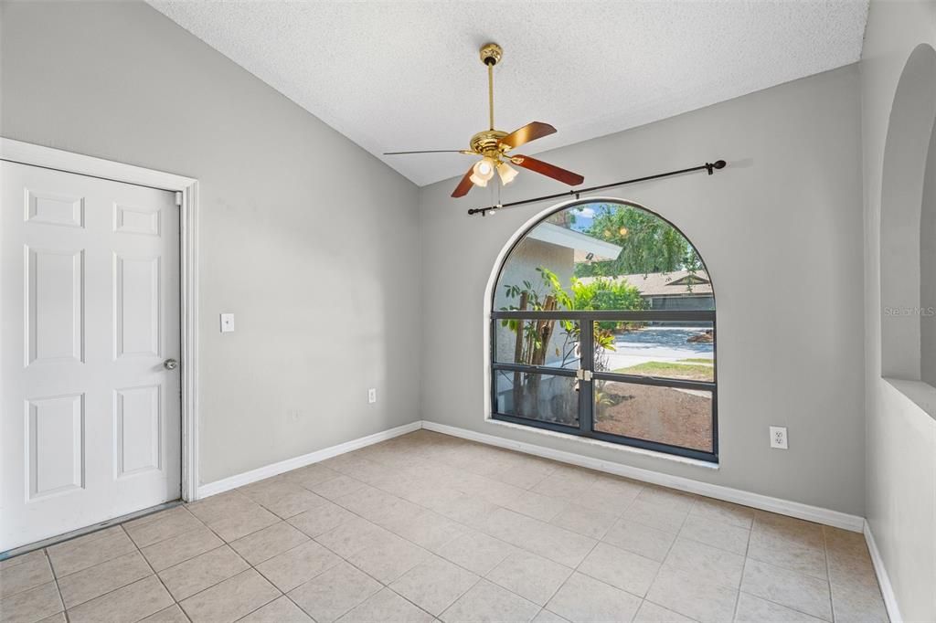 Activo con contrato: $389,000 (3 camas, 2 baños, 1408 Pies cuadrados)