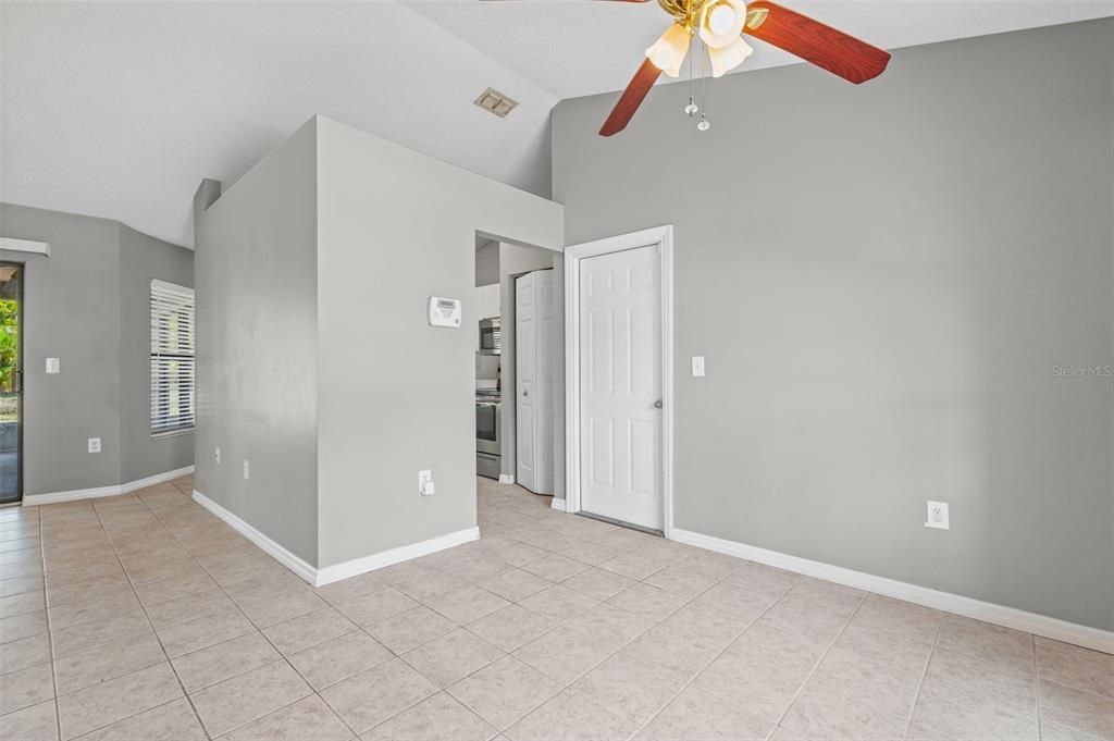 Activo con contrato: $389,000 (3 camas, 2 baños, 1408 Pies cuadrados)