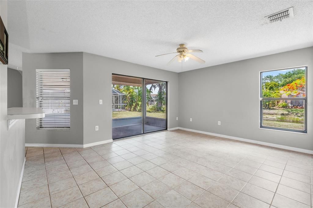 Activo con contrato: $389,000 (3 camas, 2 baños, 1408 Pies cuadrados)