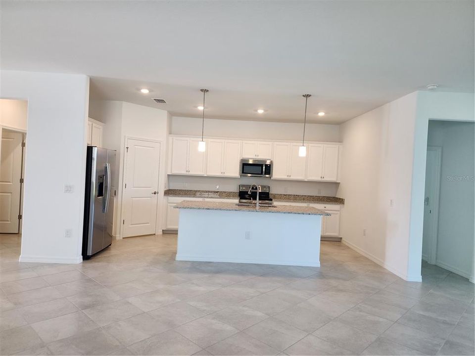 For Rent: $2,400 (4 beds, 3 baths, 2032 Square Feet)