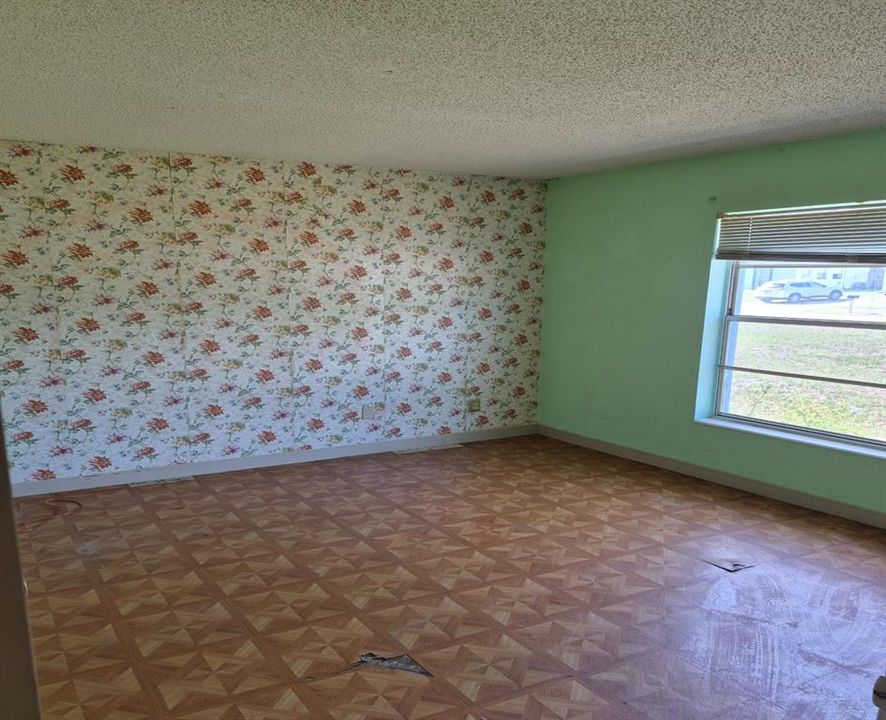 На продажу: $279,900 (3 спален, 1 ванн, 1225 Квадратных фут)