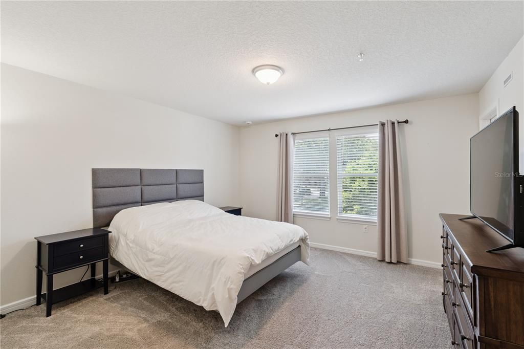 For Sale: $425,000 (3 beds, 2 baths, 1907 Square Feet)