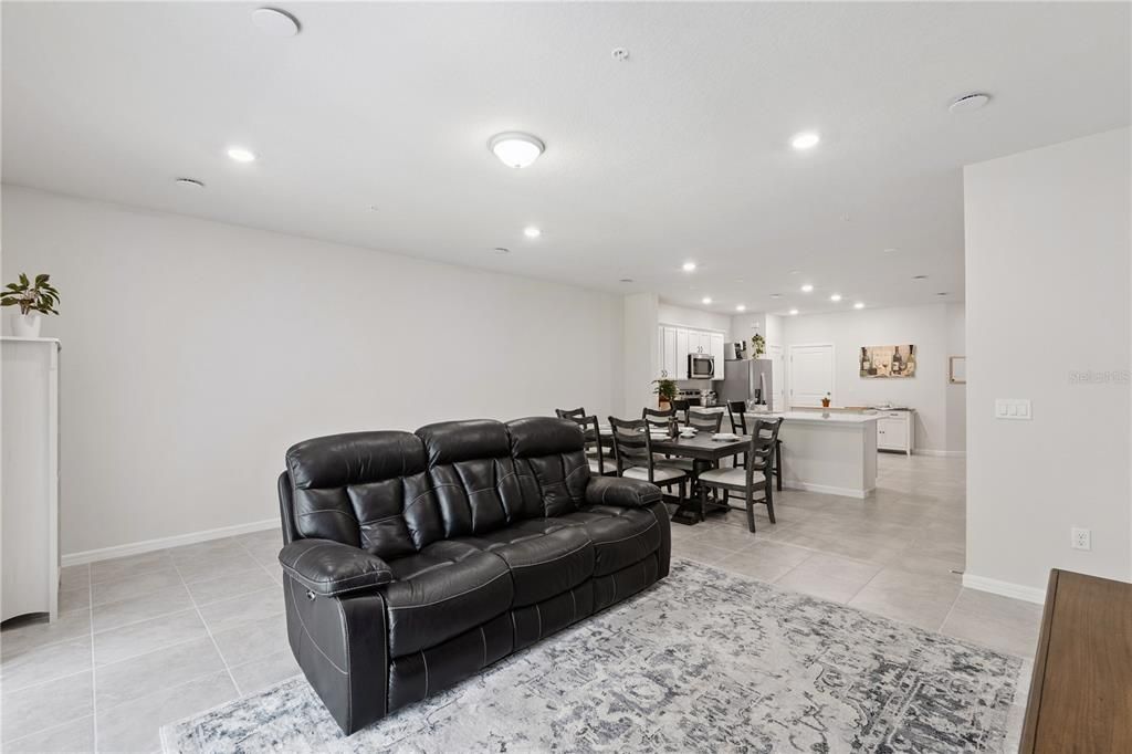 For Sale: $425,000 (3 beds, 2 baths, 1907 Square Feet)