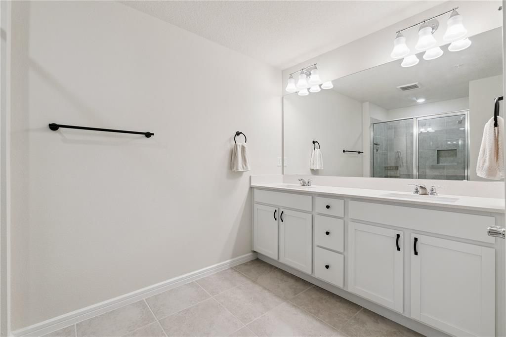 For Sale: $425,000 (3 beds, 2 baths, 1907 Square Feet)