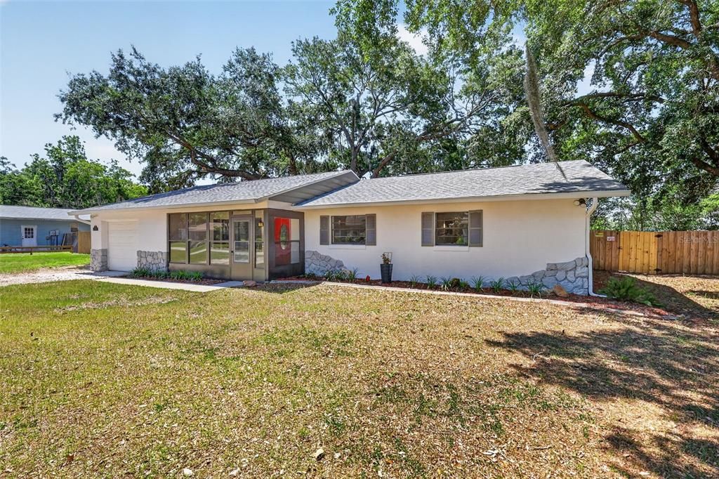 For Sale: $325,000 (3 beds, 2 baths, 1468 Square Feet)