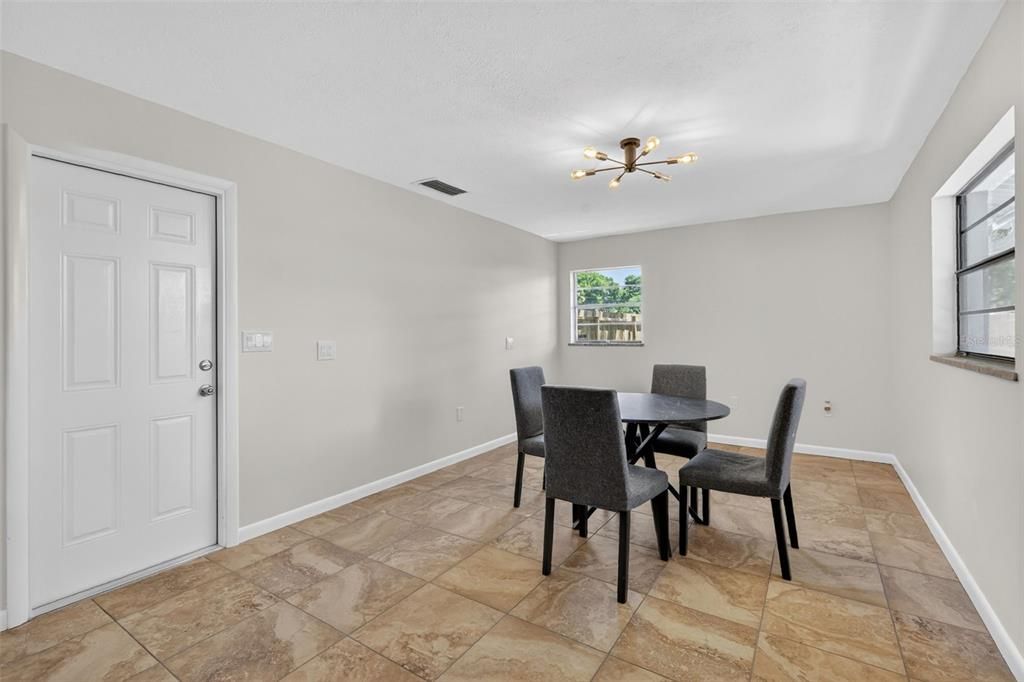 For Sale: $325,000 (3 beds, 2 baths, 1468 Square Feet)