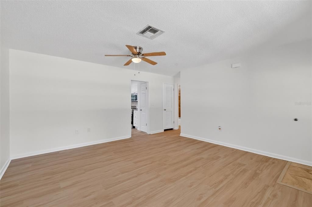 For Sale: $325,000 (3 beds, 2 baths, 1468 Square Feet)