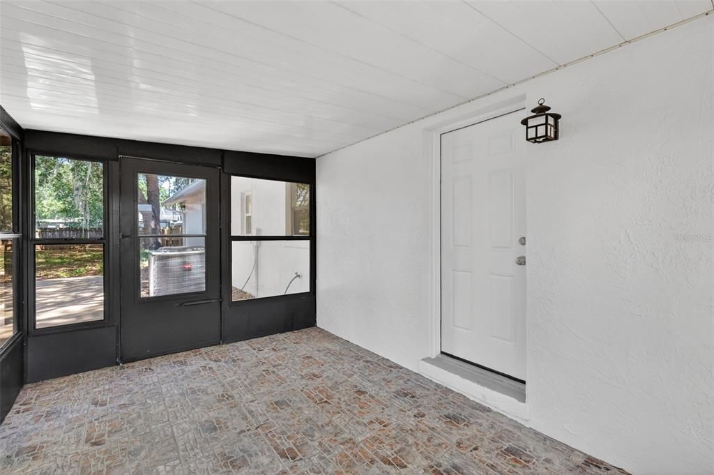 For Sale: $325,000 (3 beds, 2 baths, 1468 Square Feet)