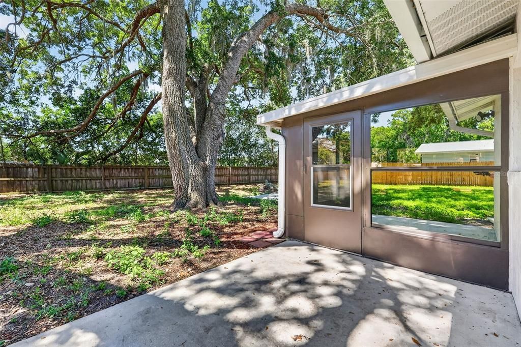 For Sale: $325,000 (3 beds, 2 baths, 1468 Square Feet)