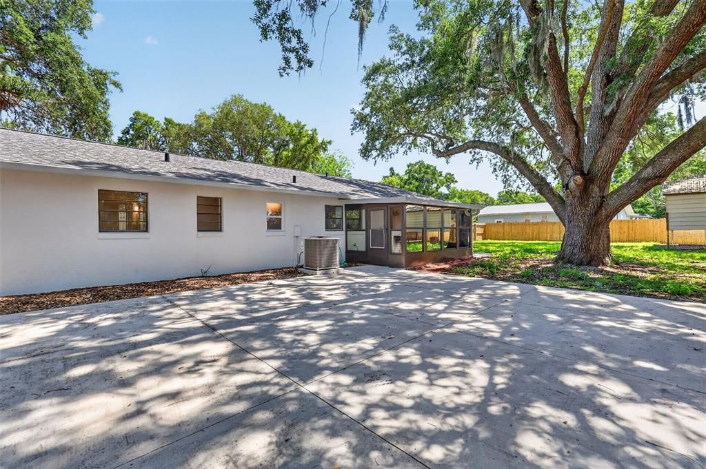 For Sale: $325,000 (3 beds, 2 baths, 1468 Square Feet)