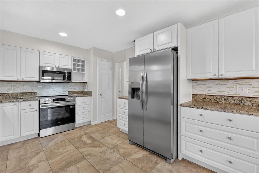 For Sale: $325,000 (3 beds, 2 baths, 1468 Square Feet)