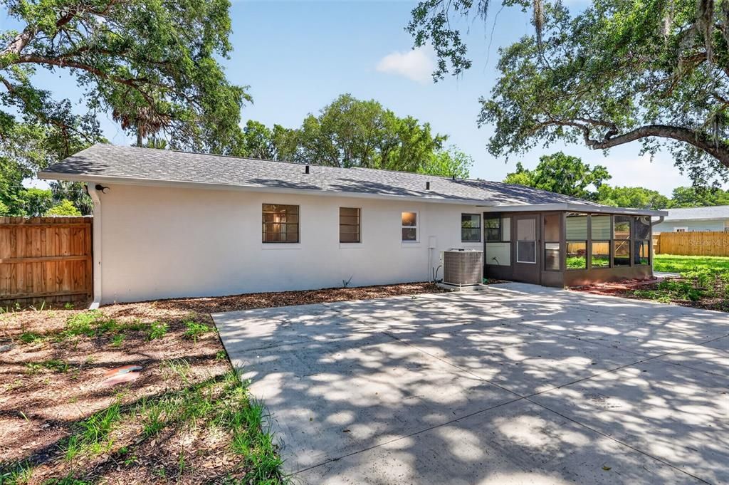 For Sale: $325,000 (3 beds, 2 baths, 1468 Square Feet)