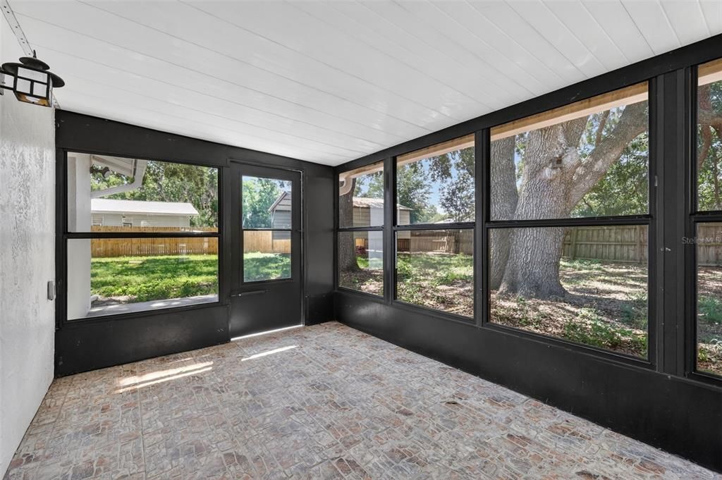 For Sale: $325,000 (3 beds, 2 baths, 1468 Square Feet)