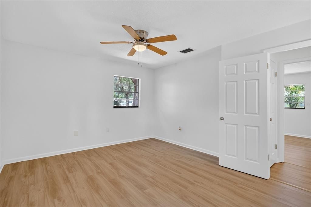 For Sale: $325,000 (3 beds, 2 baths, 1468 Square Feet)